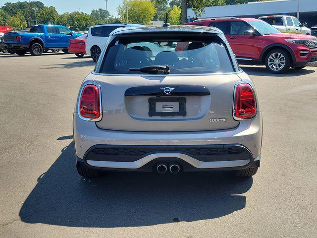 used 2022 MINI Hardtop car, priced at $25,700