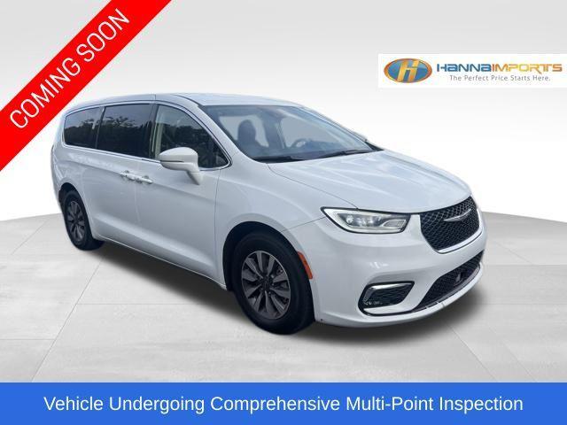 used 2022 Chrysler Pacifica Hybrid car, priced at $19,100