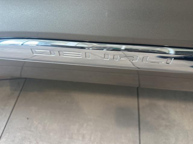 used 2023 GMC Acadia car, priced at $40,571