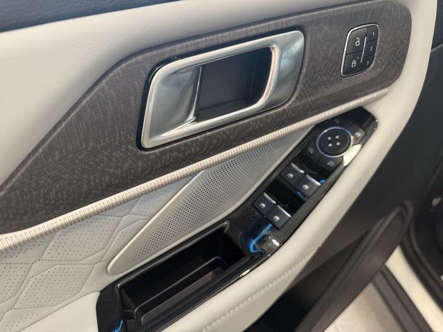 new 2025 Ford Explorer car