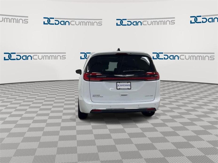 new 2024 Chrysler Pacifica car, priced at $52,037