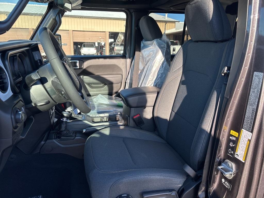 new 2025 Jeep Gladiator car, priced at $37,344
