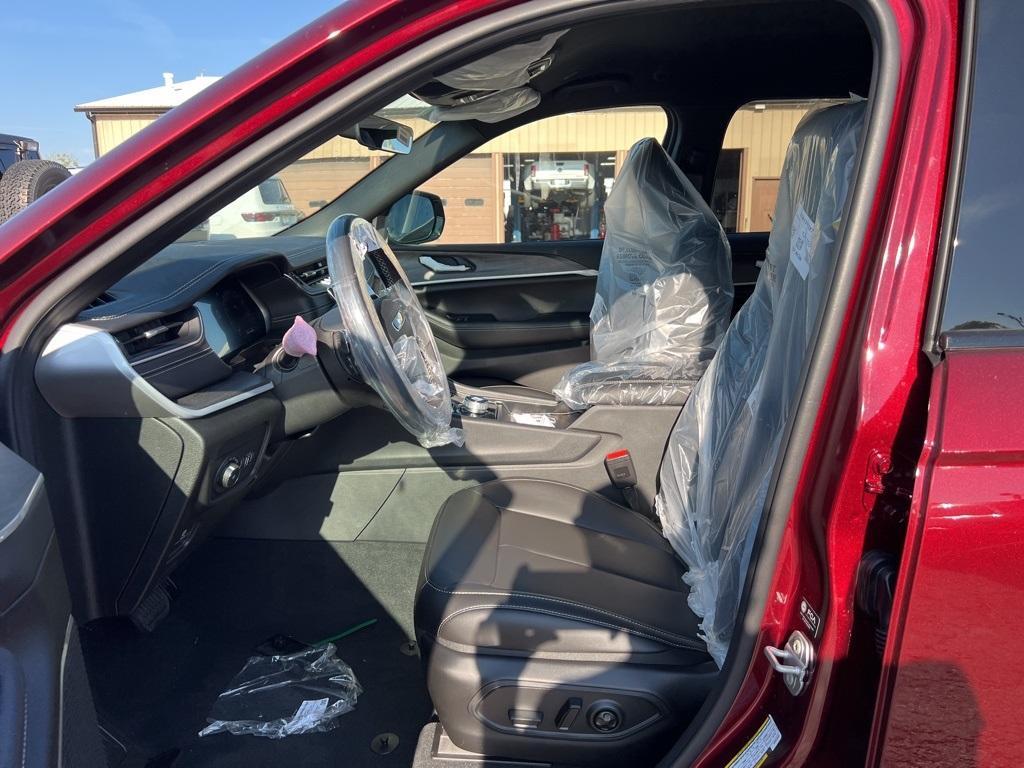 new 2025 Jeep Grand Cherokee car, priced at $41,962