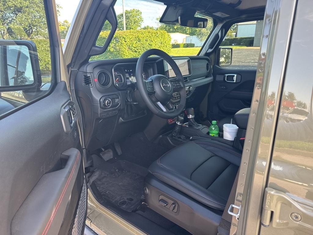 used 2025 Jeep Gladiator car, priced at $48,987