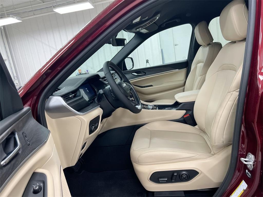 new 2025 Jeep Grand Cherokee L car, priced at $45,594