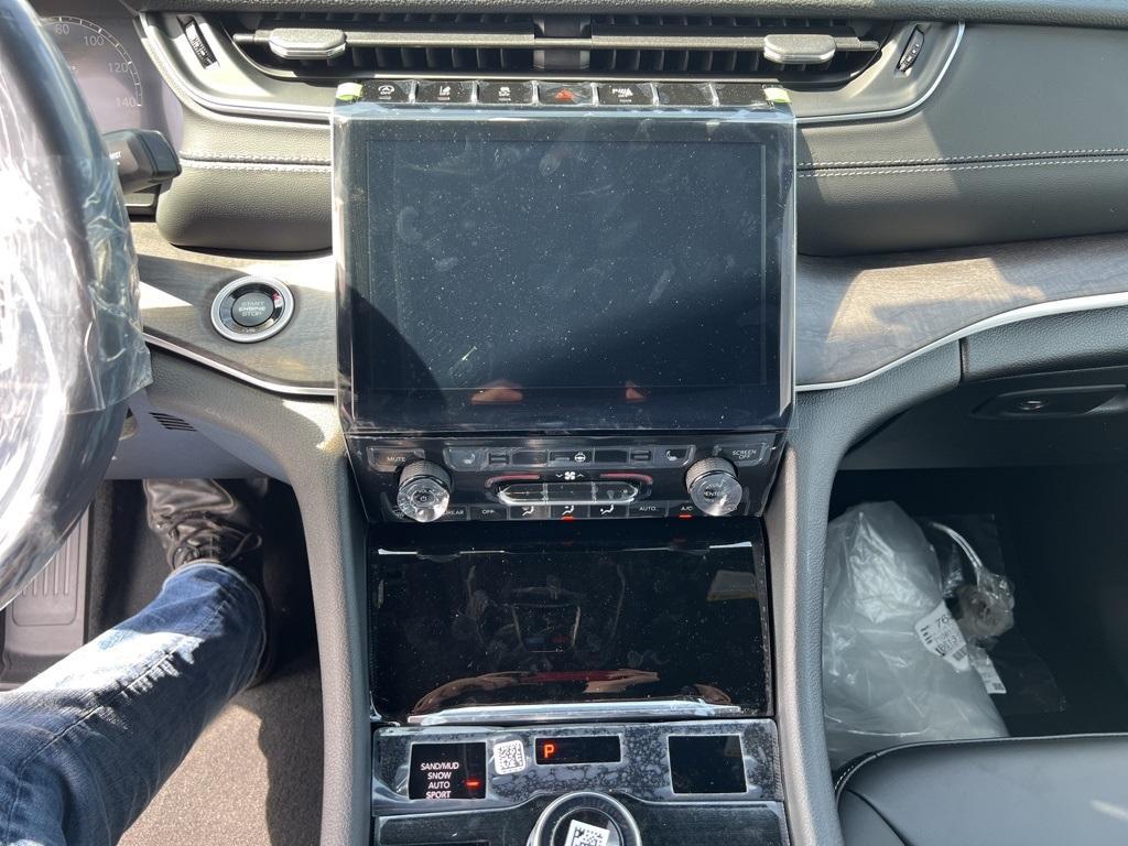 new 2025 Jeep Grand Cherokee L car, priced at $48,569