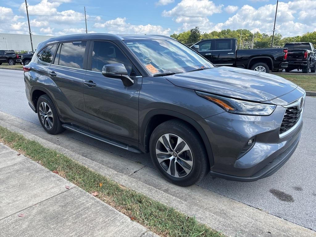 used 2023 Toyota Highlander car, priced at $37,587