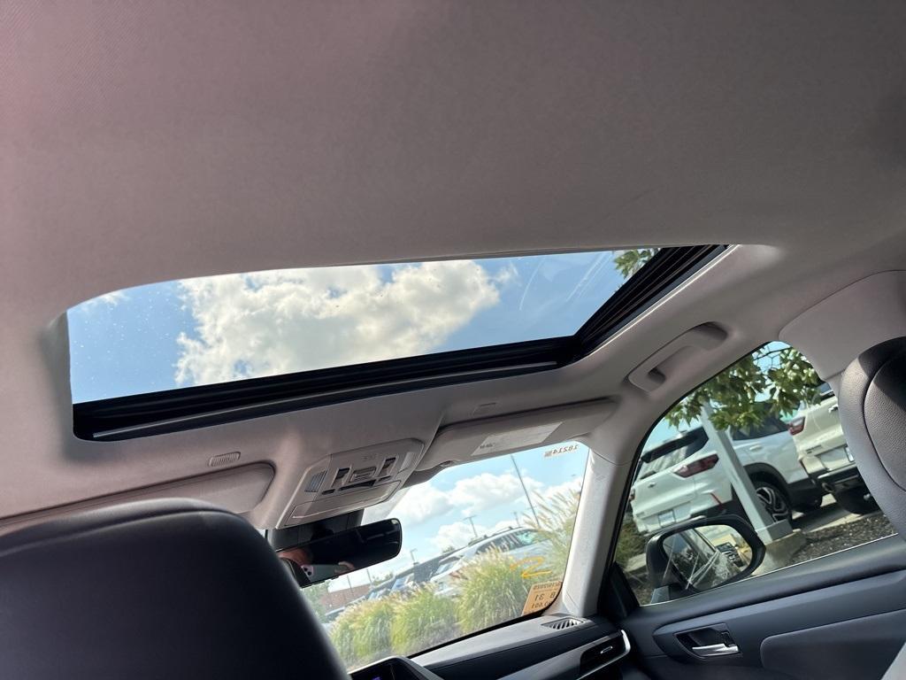 used 2023 Toyota Highlander car, priced at $37,587