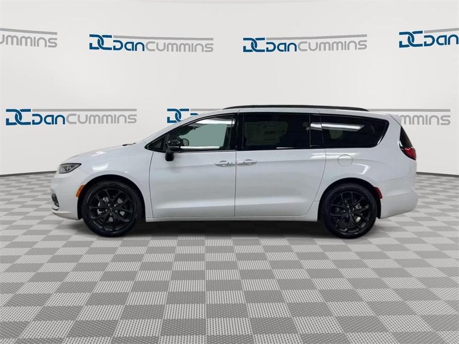 new 2024 Chrysler Pacifica car, priced at $45,237