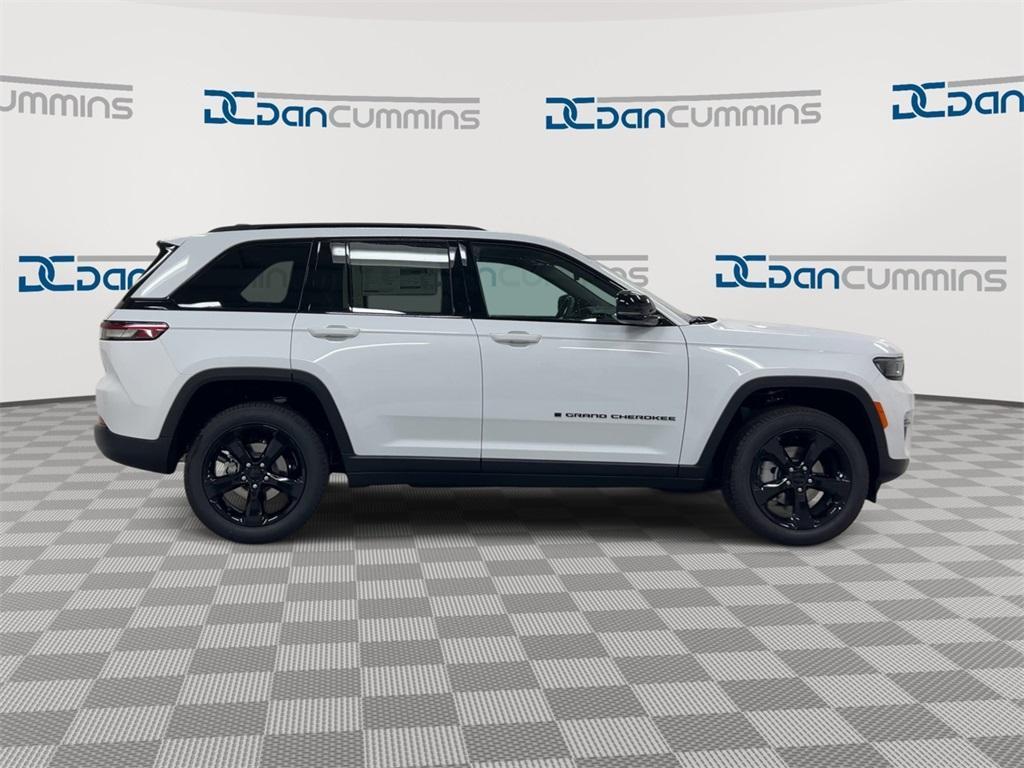 new 2025 Jeep Grand Cherokee car, priced at $41,992
