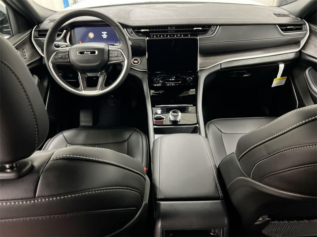 new 2025 Jeep Grand Cherokee car, priced at $41,992