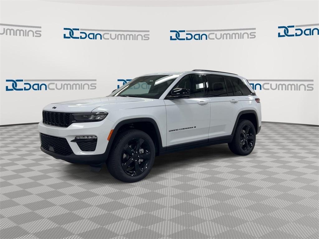 new 2025 Jeep Grand Cherokee car, priced at $41,992