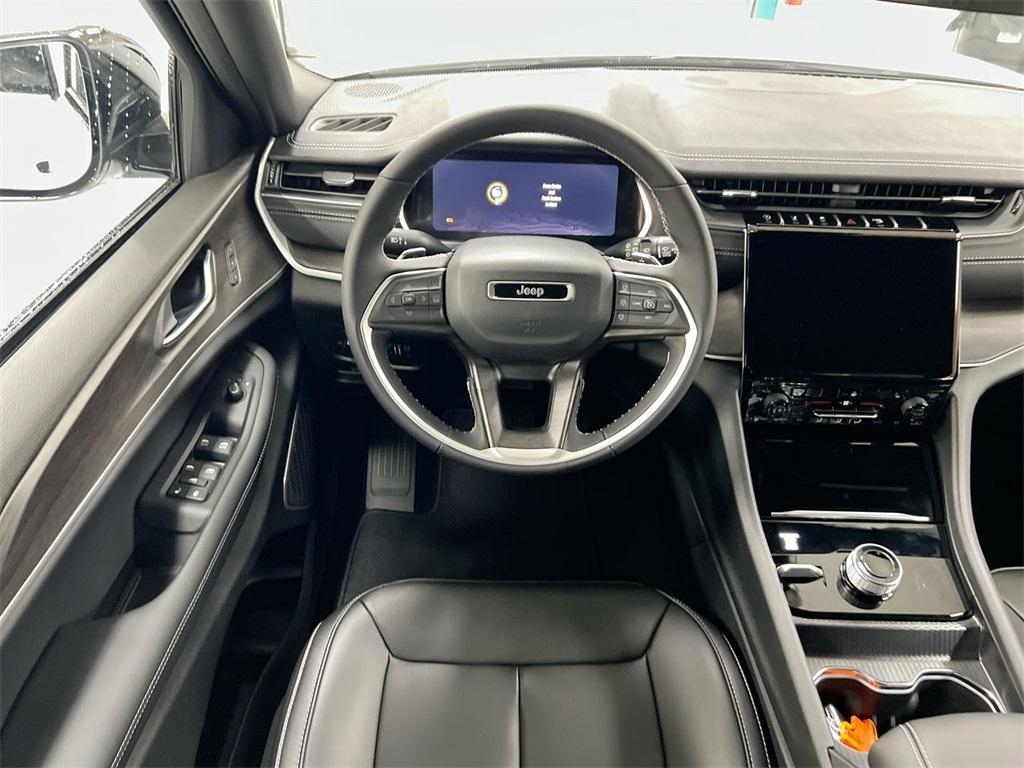 new 2025 Jeep Grand Cherokee car, priced at $41,992