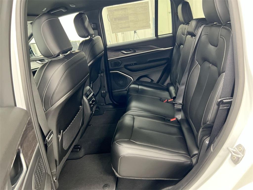 new 2025 Jeep Grand Cherokee car, priced at $41,992