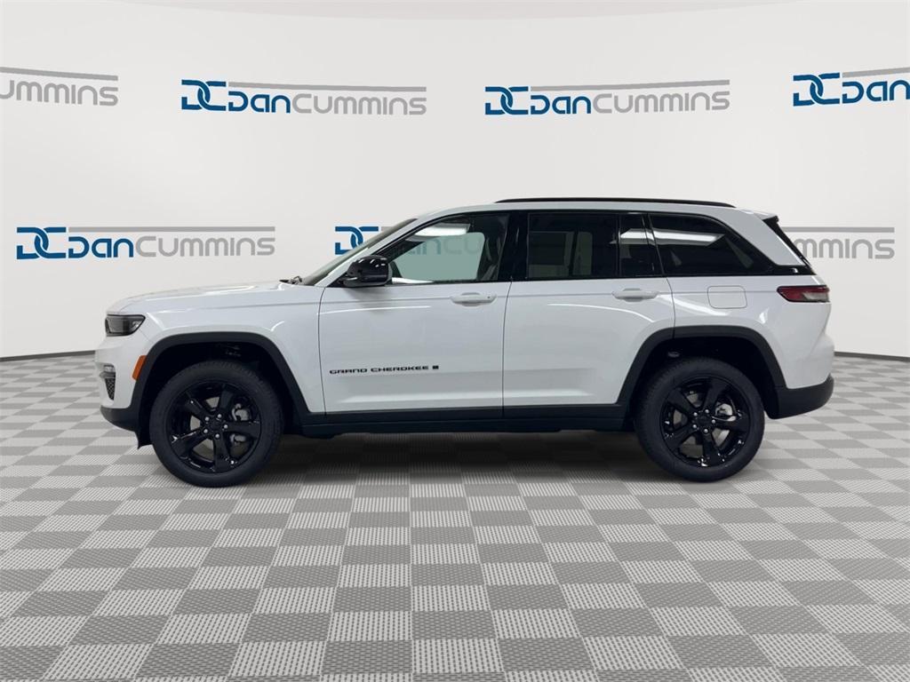 new 2025 Jeep Grand Cherokee car, priced at $41,992