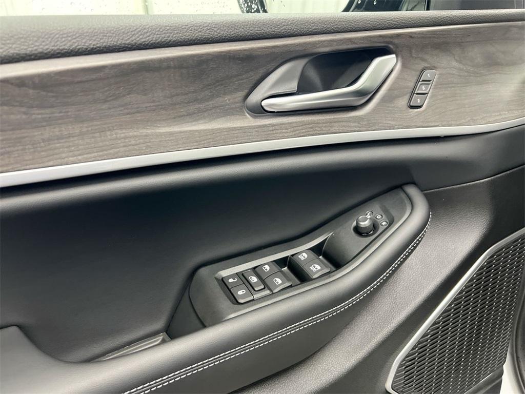new 2025 Jeep Grand Cherokee car, priced at $41,992