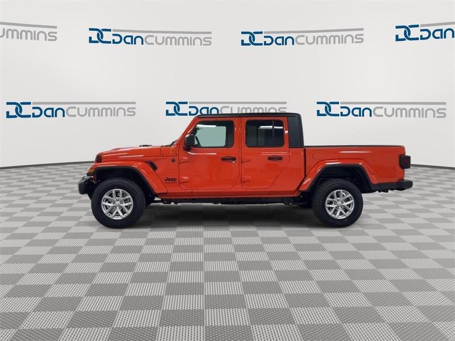 new 2023 Jeep Gladiator car, priced at $48,901