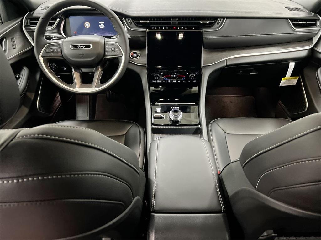 new 2025 Jeep Grand Cherokee car, priced at $43,192