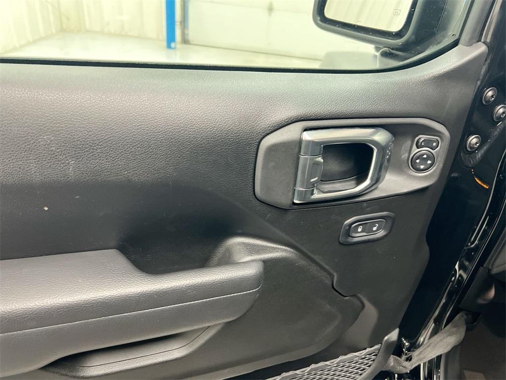 new 2025 Jeep Wrangler car, priced at $45,068
