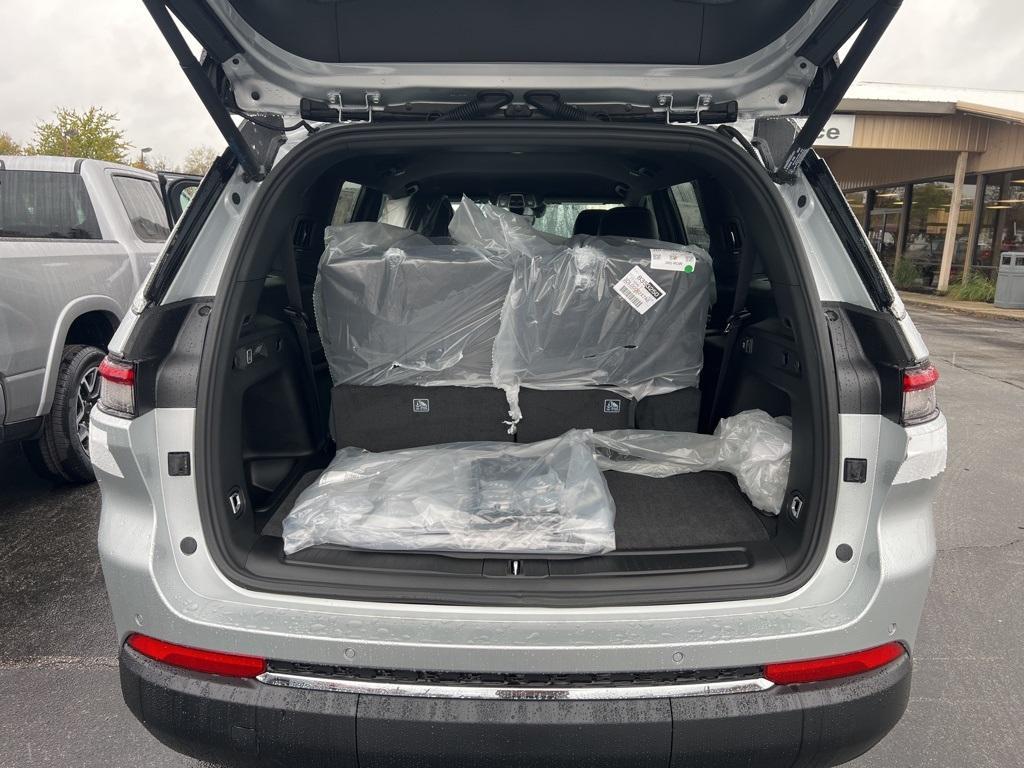 new 2025 Jeep Grand Cherokee L car, priced at $39,742