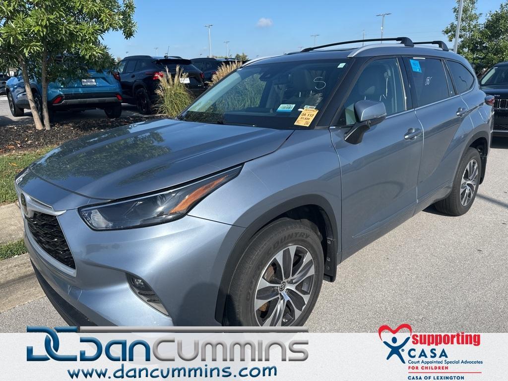 used 2022 Toyota Highlander car, priced at $36,587