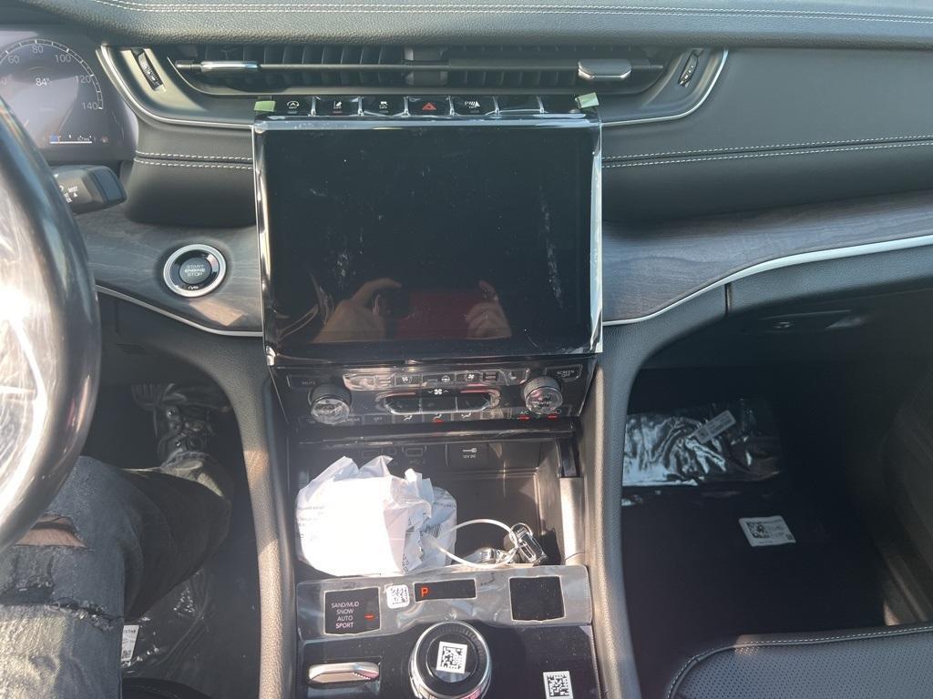 new 2025 Jeep Grand Cherokee L car, priced at $50,082