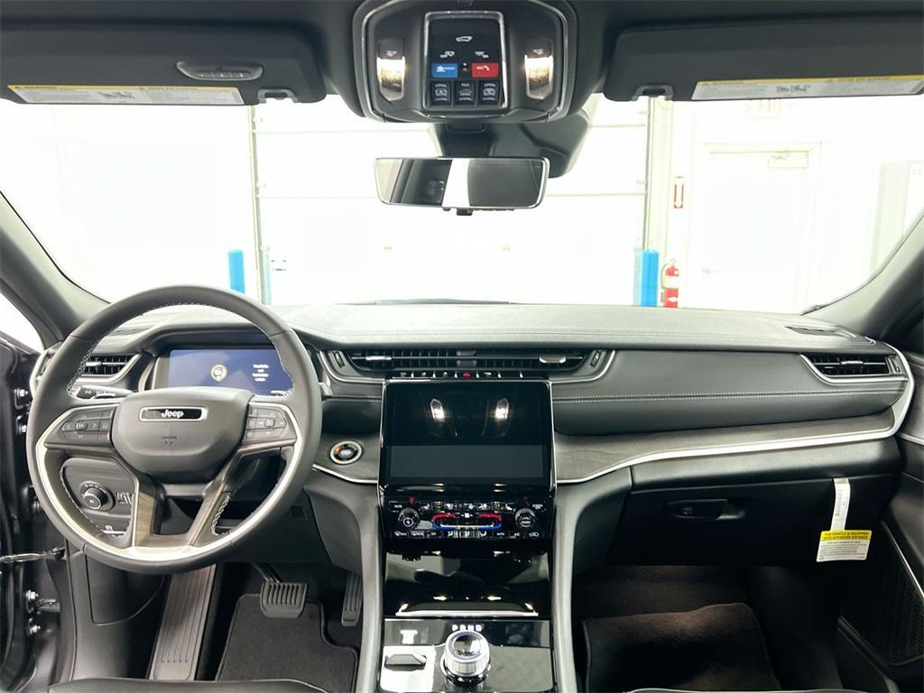 new 2025 Jeep Grand Cherokee L car, priced at $48,011