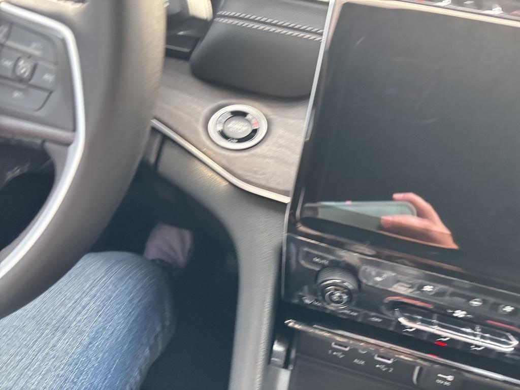 new 2025 Jeep Grand Cherokee L car, priced at $52,400