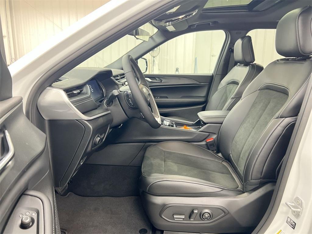 new 2025 Jeep Grand Cherokee L car, priced at $39,138