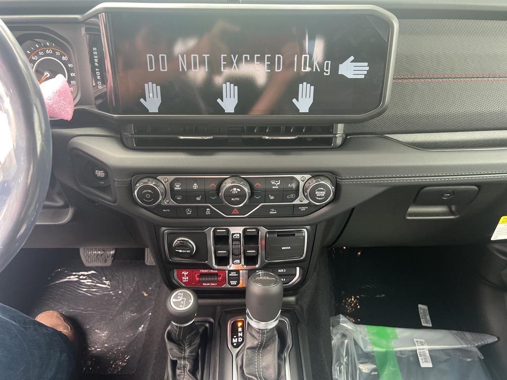 new 2025 Jeep Gladiator car, priced at $49,462