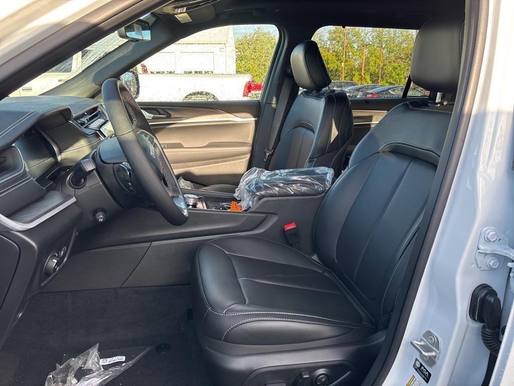 new 2025 Jeep Grand Cherokee L car, priced at $44,012