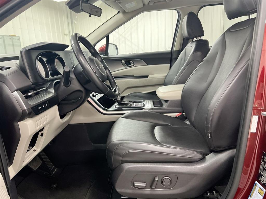 used 2024 Kia Carnival car, priced at $29,587