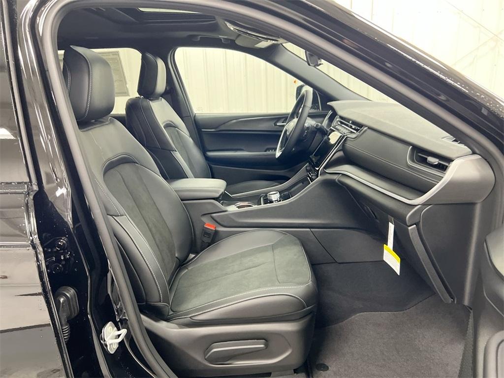 new 2025 Jeep Grand Cherokee L car, priced at $46,106