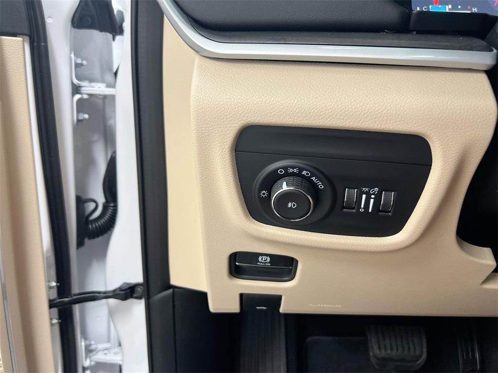 new 2025 Jeep Grand Cherokee car, priced at $43,392