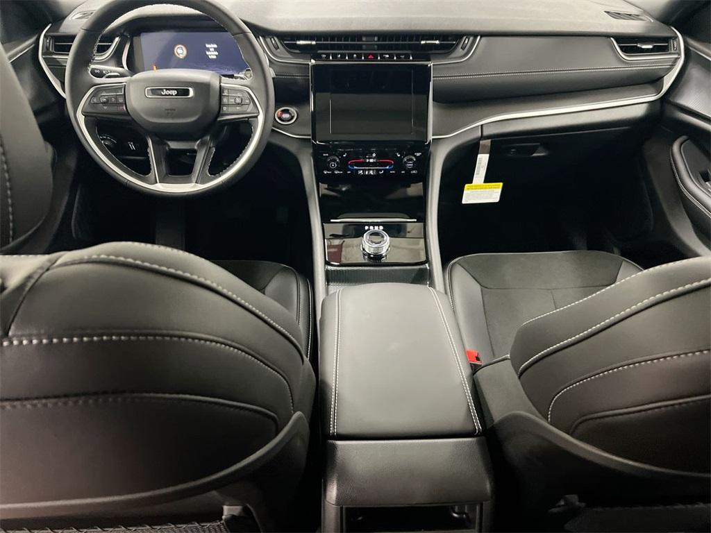 new 2025 Jeep Grand Cherokee car, priced at $41,271