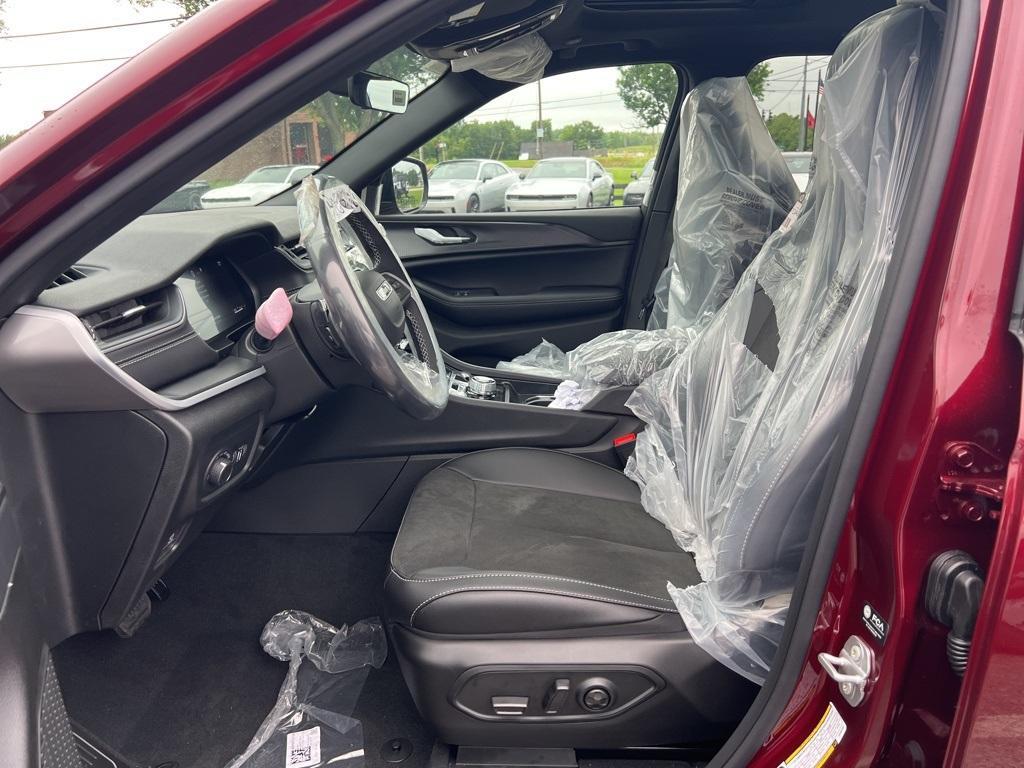 new 2025 Jeep Grand Cherokee car, priced at $42,602