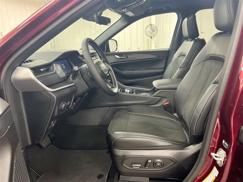 new 2025 Jeep Grand Cherokee car, priced at $41,271
