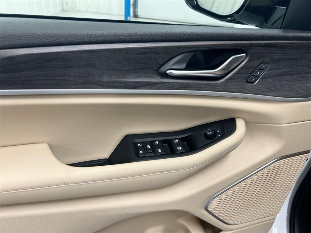 new 2025 Jeep Grand Cherokee car, priced at $49,341