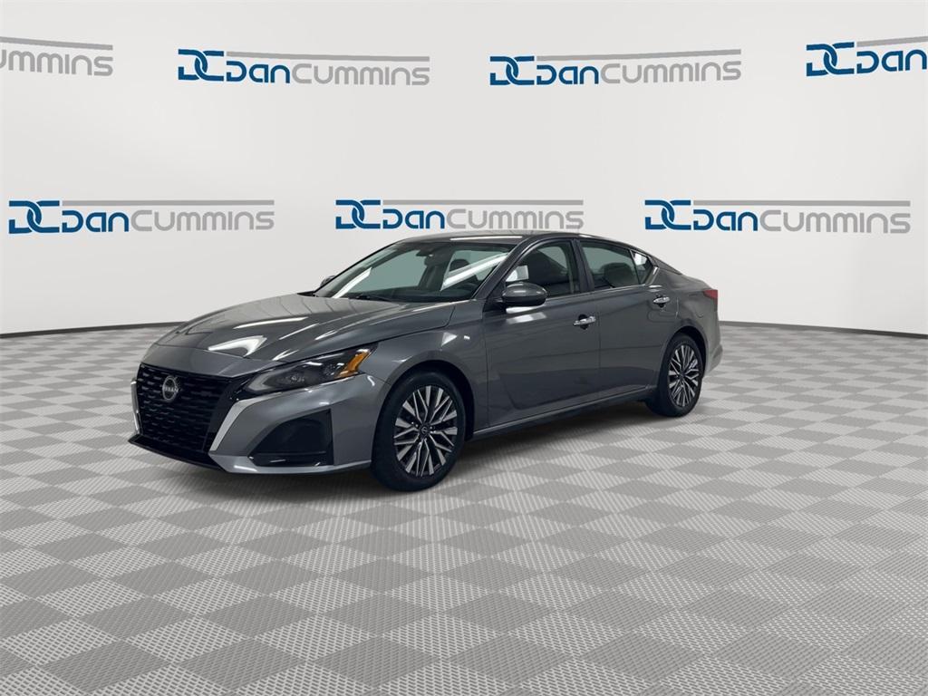 used 2023 Nissan Altima car, priced at $17,987
