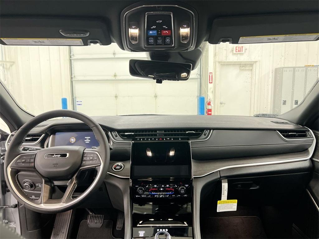 new 2025 Jeep Grand Cherokee car, priced at $47,932