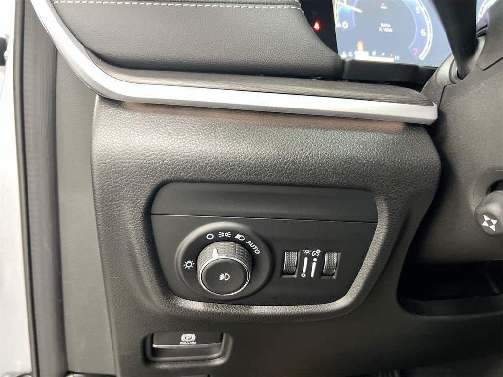 new 2025 Jeep Grand Cherokee car, priced at $47,932