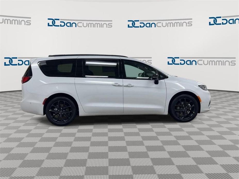 new 2024 Chrysler Pacifica car, priced at $42,987
