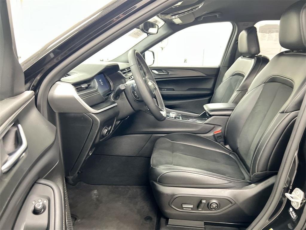 used 2024 Jeep Grand Cherokee L car, priced at $28,587