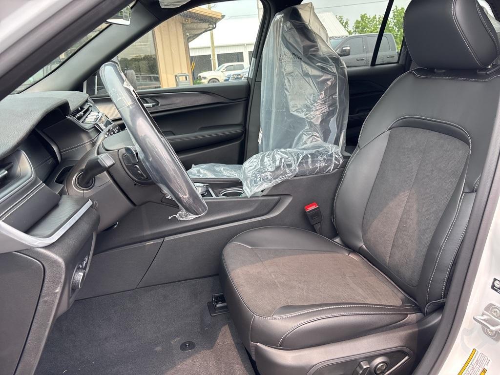 new 2025 Jeep Grand Cherokee car, priced at $41,778