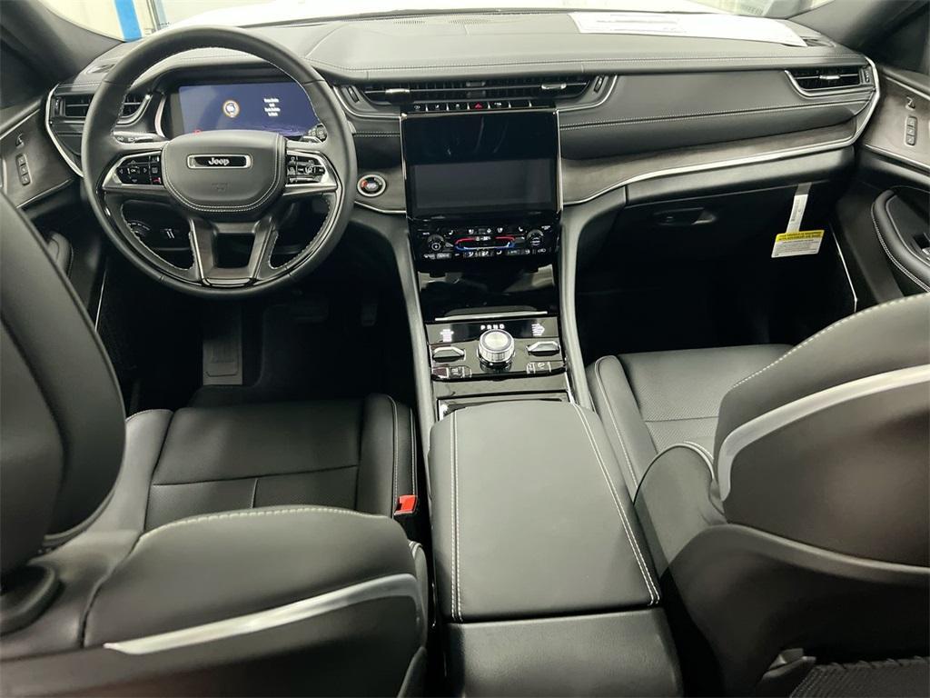 new 2025 Jeep Grand Cherokee car, priced at $57,388