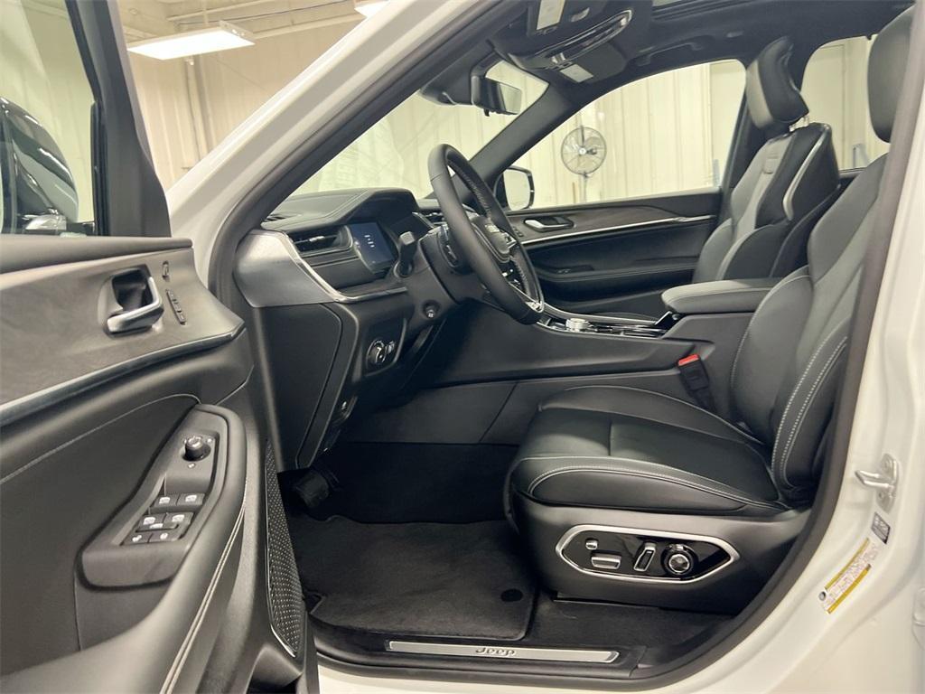 new 2025 Jeep Grand Cherokee car, priced at $57,388