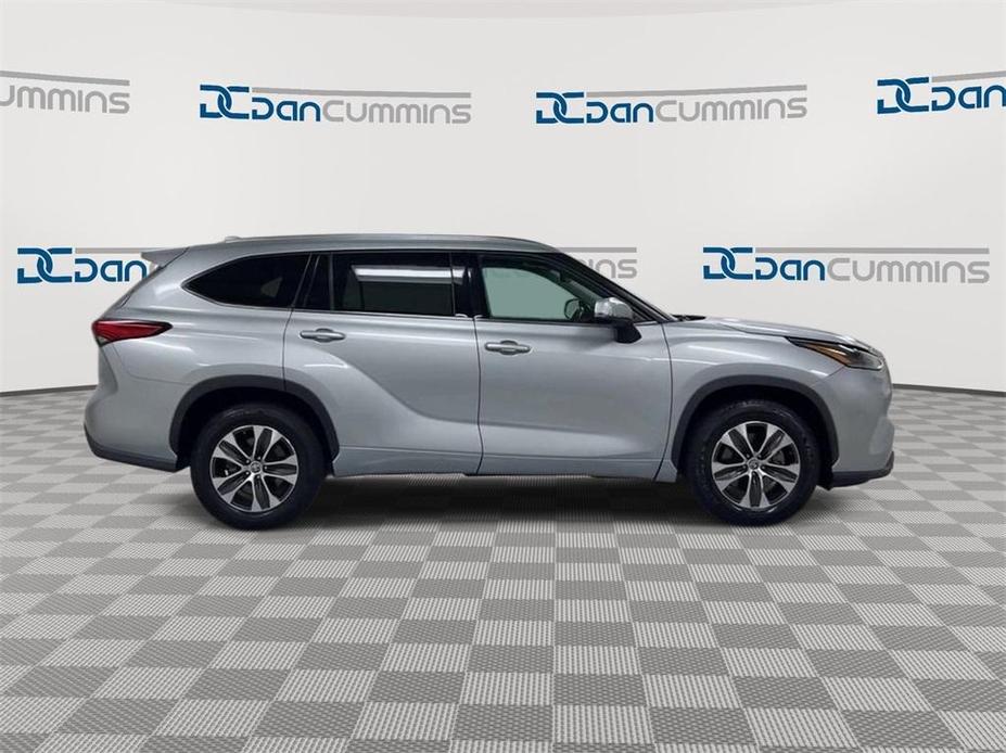 used 2021 Toyota Highlander car, priced at $27,987