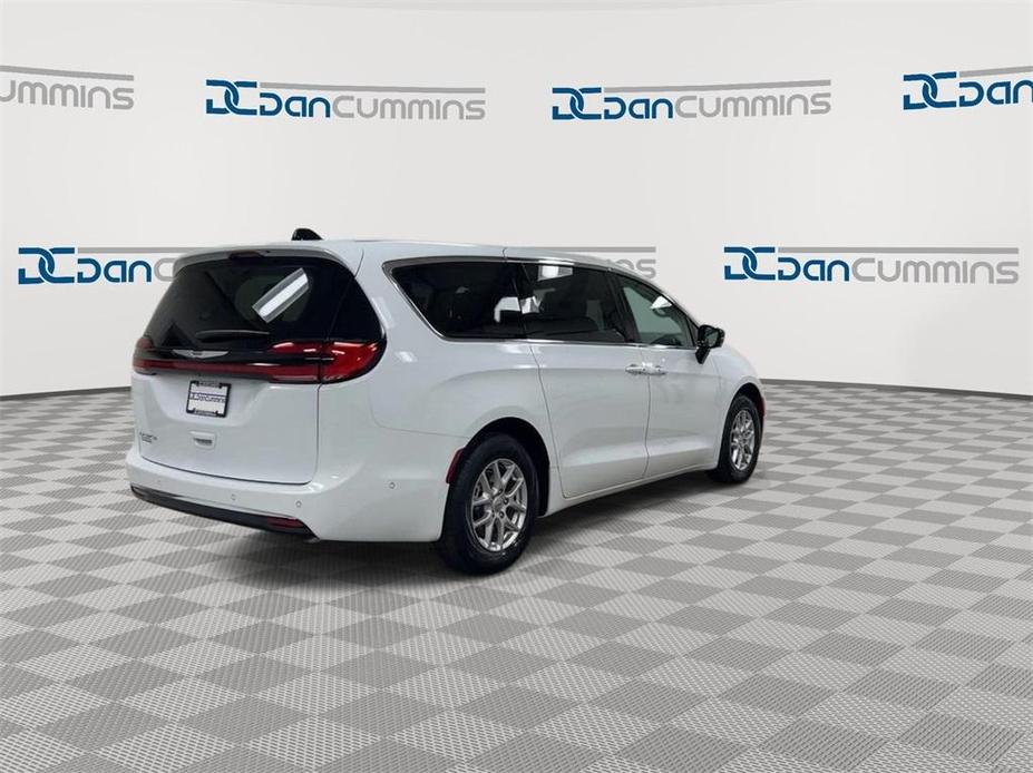 new 2024 Chrysler Pacifica car, priced at $46,237