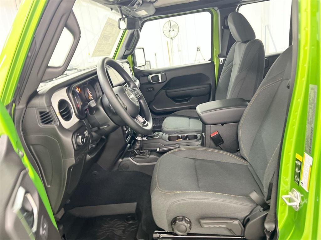 new 2025 Jeep Wrangler car, priced at $46,374