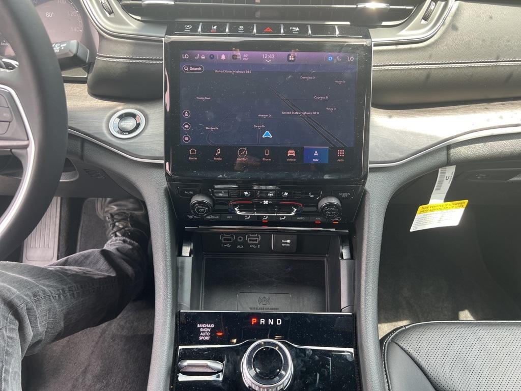 new 2025 Jeep Grand Cherokee car, priced at $43,250